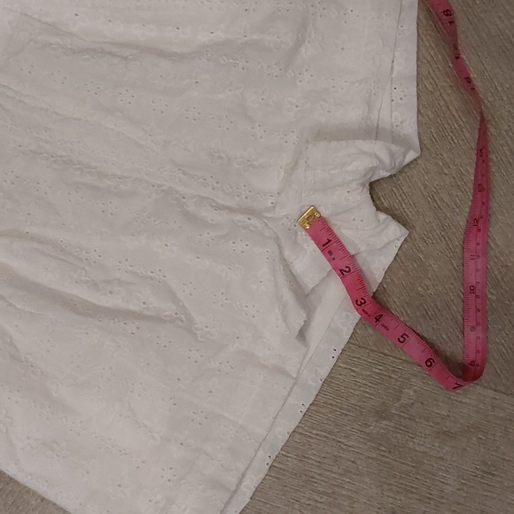 Altar'd State White Cotton Eyelet Pleated Womens Shorts Size L - Picture 4 of 10
